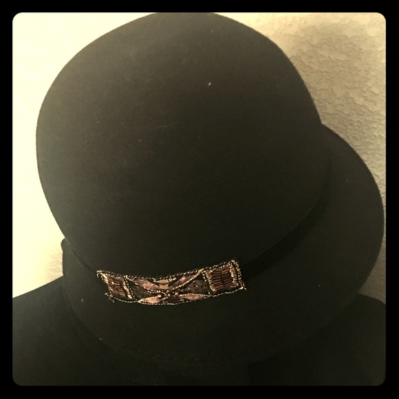 SCALA PRONTO 100% Wool Hat, w/gold Design - Picture 2 of 6
